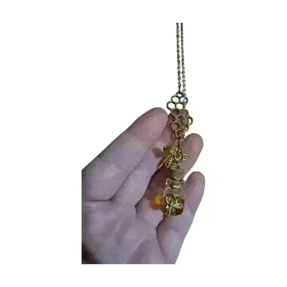 NWOT honeybee necklace! - Picture 2 of 4